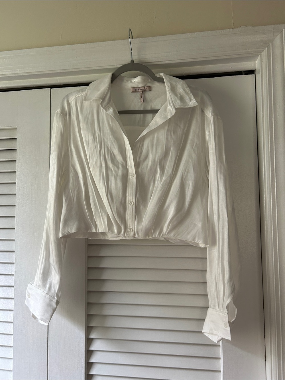 BCBGeneration White Cropped Button-Down Shirt